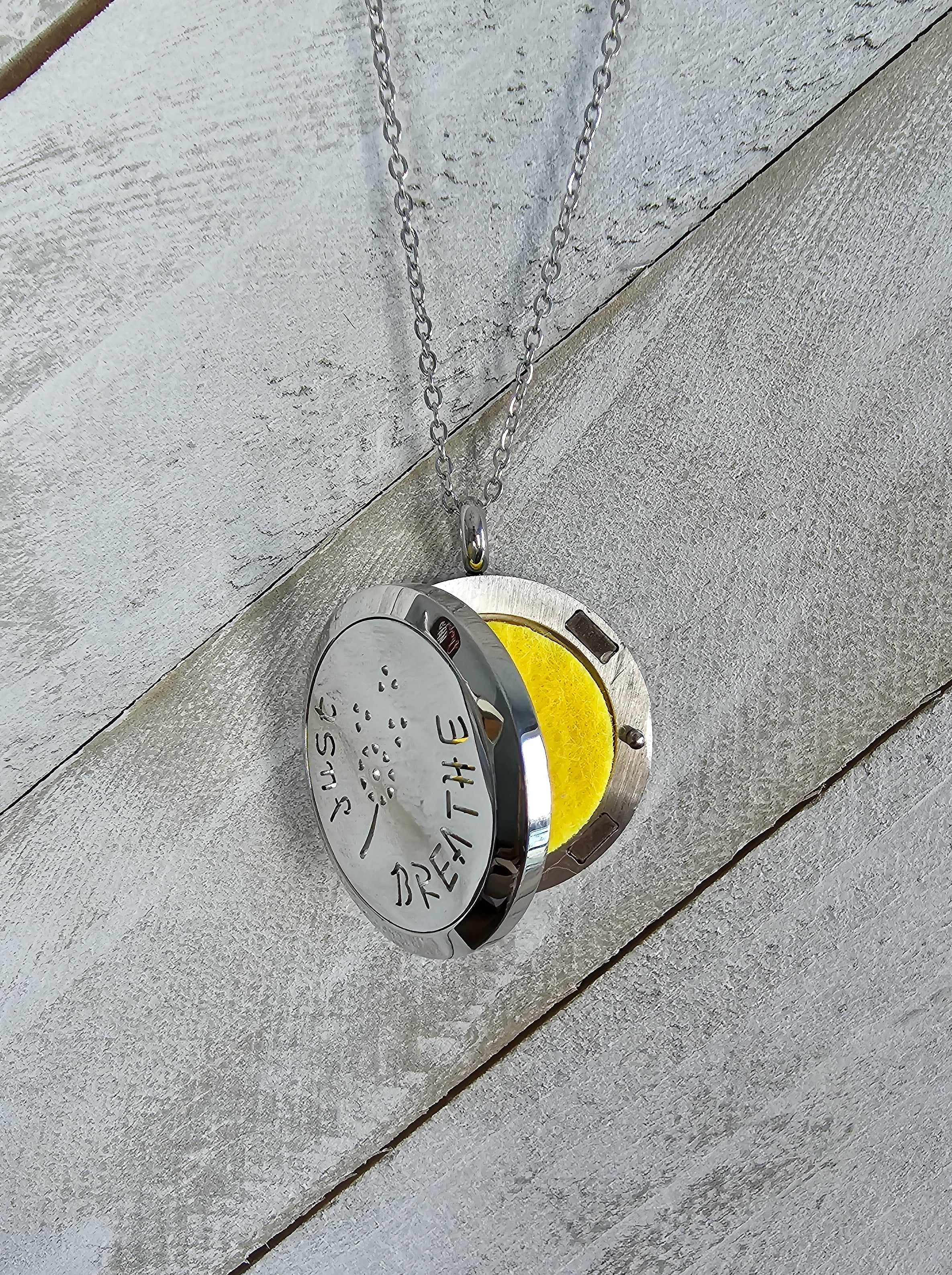 Inside locket type Elephant diffuser aromatherapy necklace, stainless steel